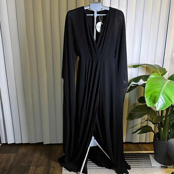Boohoo Dresses & Skirts - NEW Boohoo Chiffon Black Wrap Cape Sleeve Maxi Dress